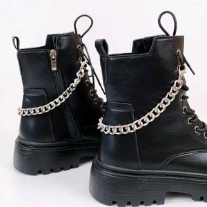 Set of Chain Linked Shoe Decor